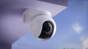 Ezviz CB8 2K: La Telecamera di Sicurezza All-Inclusive